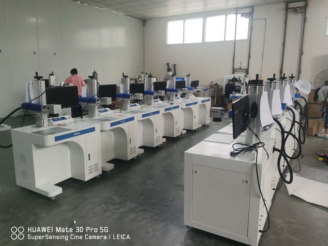 Machines de repérage de laser en métal 30W 60khz, machine d'inscription de laser pour le plastique