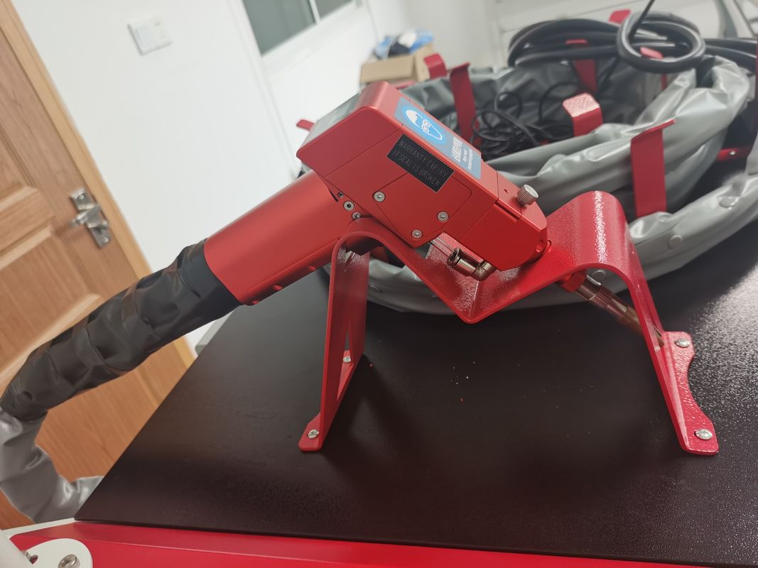 conception ergonomique de laser de 1000W 1080nm de modes tenus dans la main de la soudeuse 6