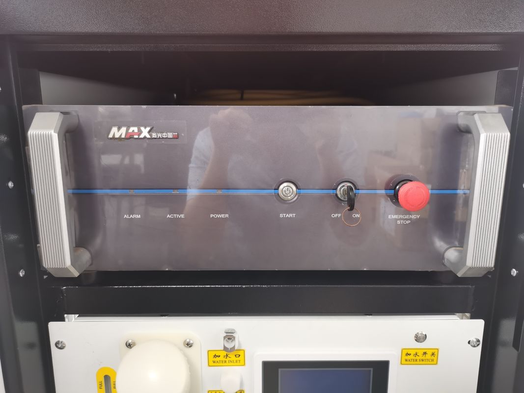 Soudeuse tenue dans la main flexible de laser de l'opération JPT 1500W 2000W pour des matériaux en métal
