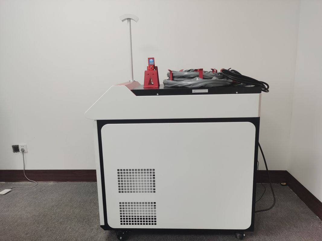 soudure d'acier inoxydable de 1080nm 1500W 3mm par la machine de soudure laser de fibre