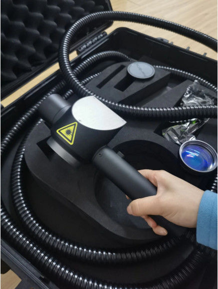 Dégraissez le nettoyage du laser 200W usine le CE de 4000mm entièrement inclus