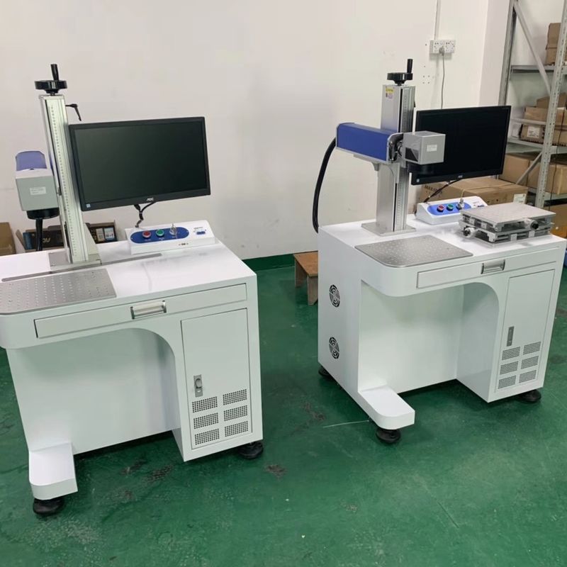 Machines de repérage de laser en métal 30W 60khz, machine d'inscription de laser pour le plastique