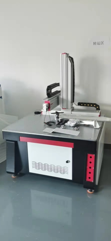 Machine de soudure laser de fibre de refroidissement par l'eau 1000W 1080nm avec le Tableau de travail